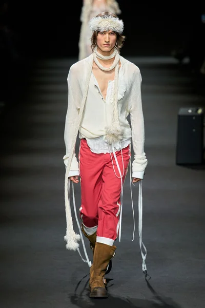 Look 13